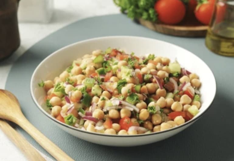 さくらアジアンダイニング&バーの刻み野菜入りのミックスビーンズサラダ
