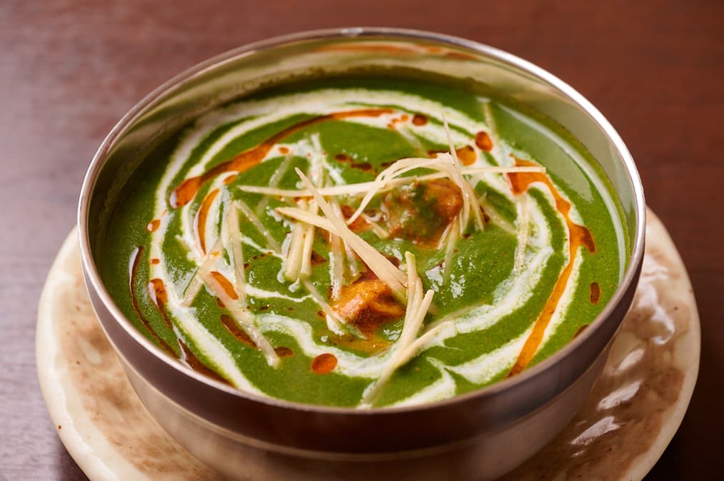 さくらアジアンダイニング&バーの細切り生姜とクリームを添えたほうれん草カレー