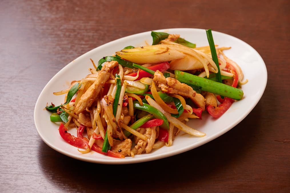 さくらアジアンダイニング&バーの肉と野菜入りの炒め麺